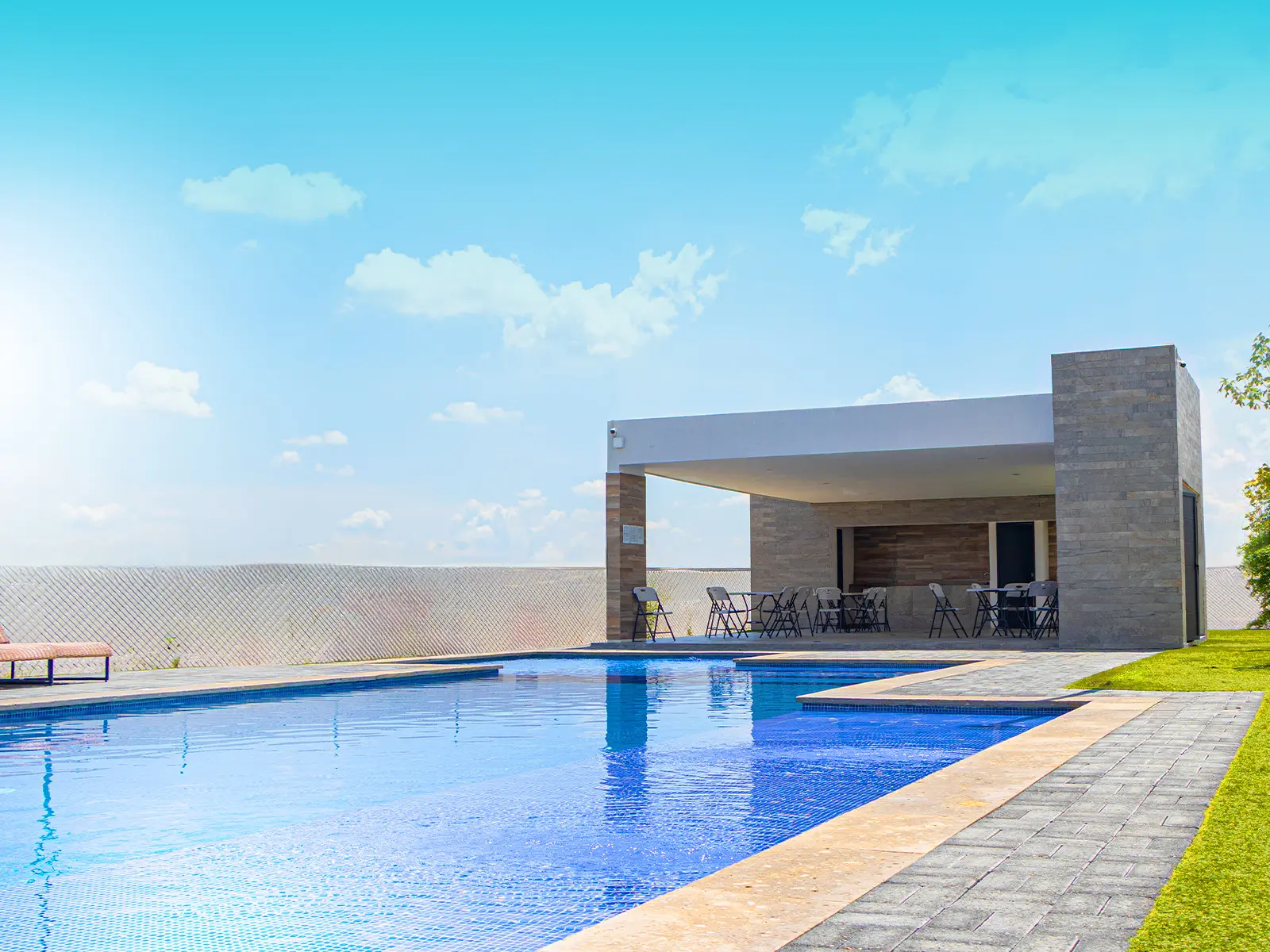 Alberca residencial exclusiva para habitantes de Villa Diamante en Salamanca.