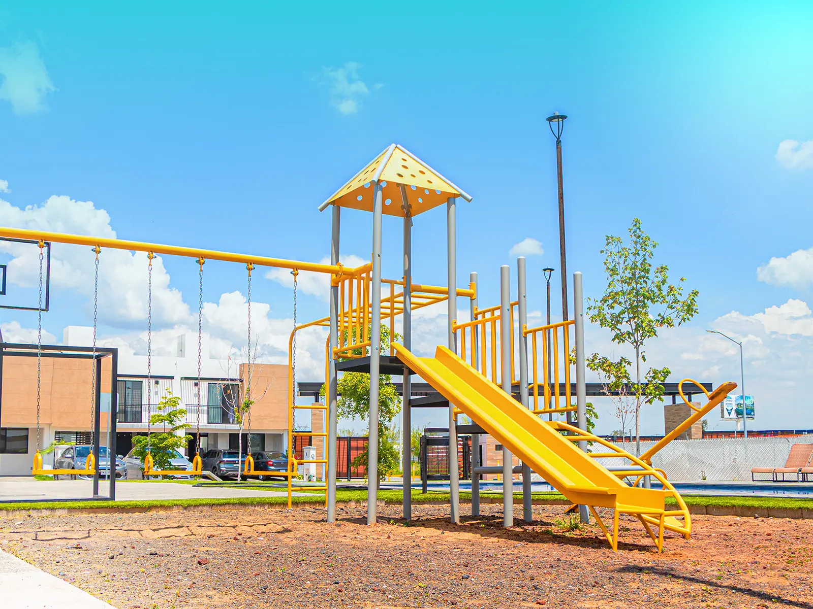 Áreas verdes y juegos infantiles seguros dentro de Circuito Esmeralda.